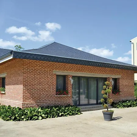 4 Bedroom Lovely In Hébergement de vacances Roisel