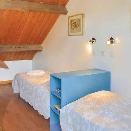 4 Bedroom Lovely In Casa de Férias Roisel