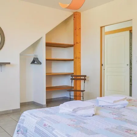4 Bedroom Lovely In Holiday home