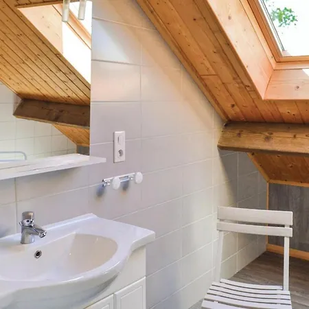 4 Bedroom Lovely In Casa de Férias Roisel