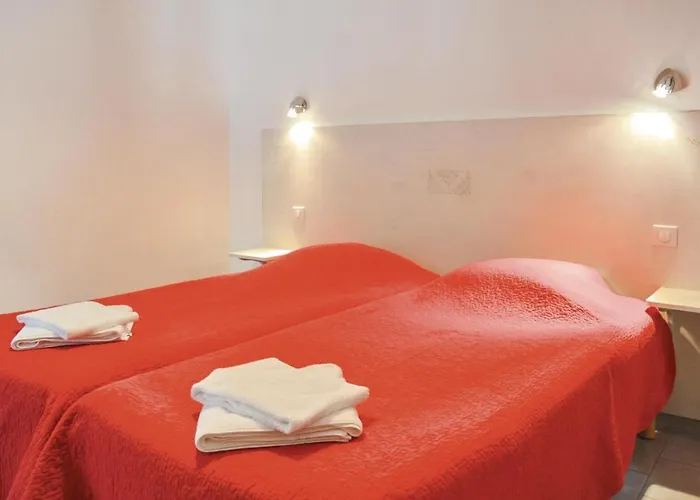 4 Bedroom Lovely In Semesterbostad Roisel