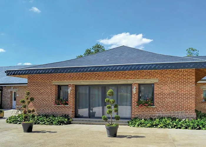 4 Bedroom Lovely In * Roisel