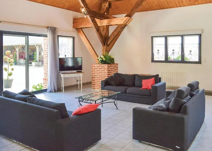 Semesterbostad 4 Bedroom Lovely In